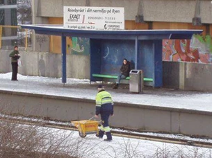 -Strøjobb- på perrongen